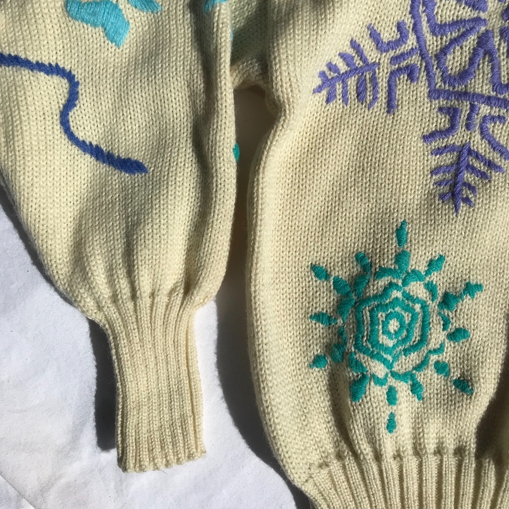 (5 for $20) Girls Obermeyer Cream Sweater VGC - Picture 3 of 8
